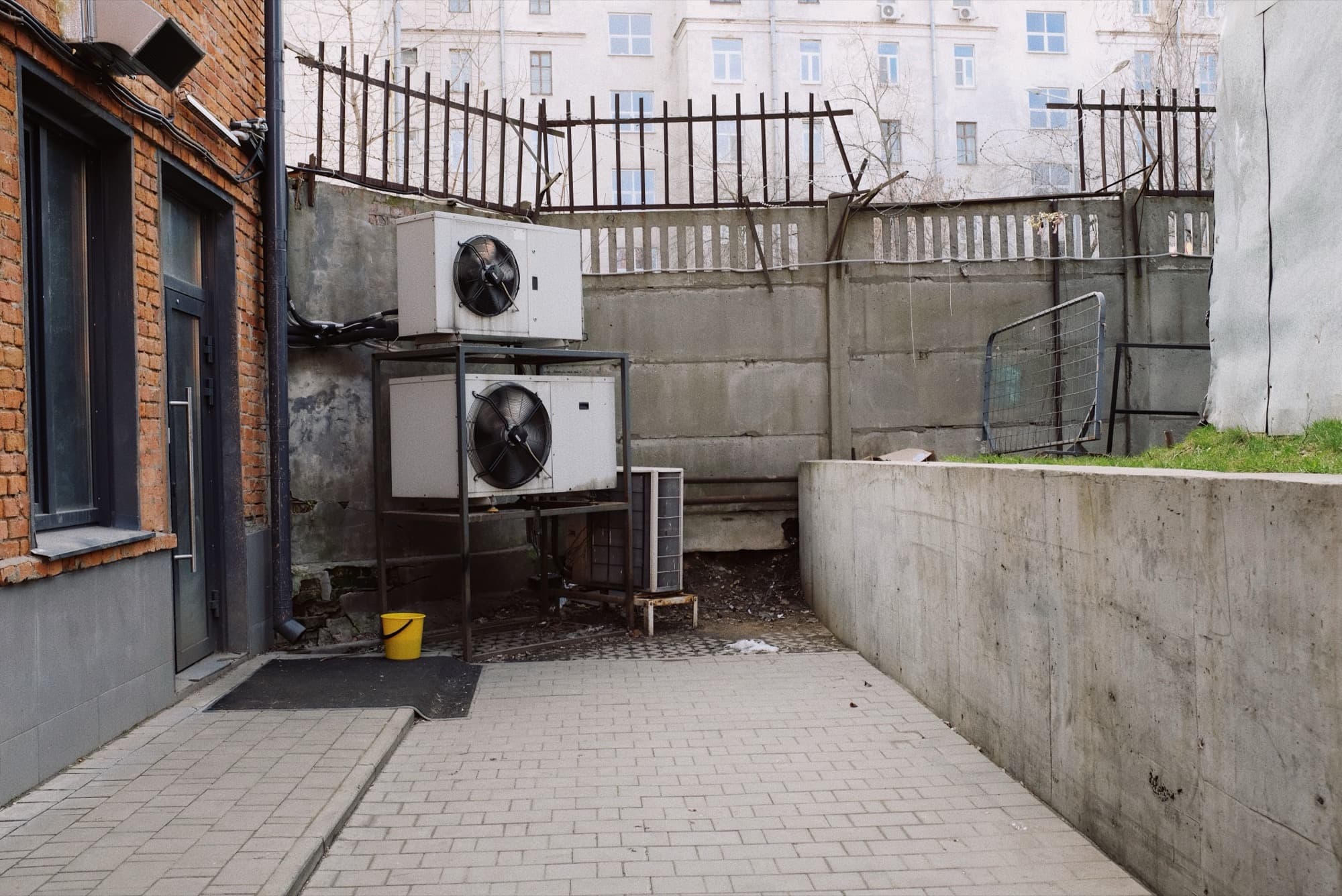 Outdoor air conditioning system in a yard